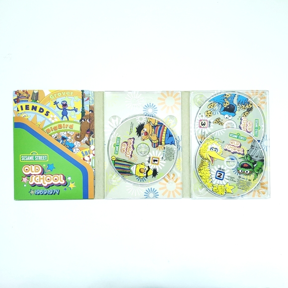 Cracked Case - Sesame Street Old School, Volume 1: 1969-1974 3 DVD Set + Insert - Picture 4 of 5